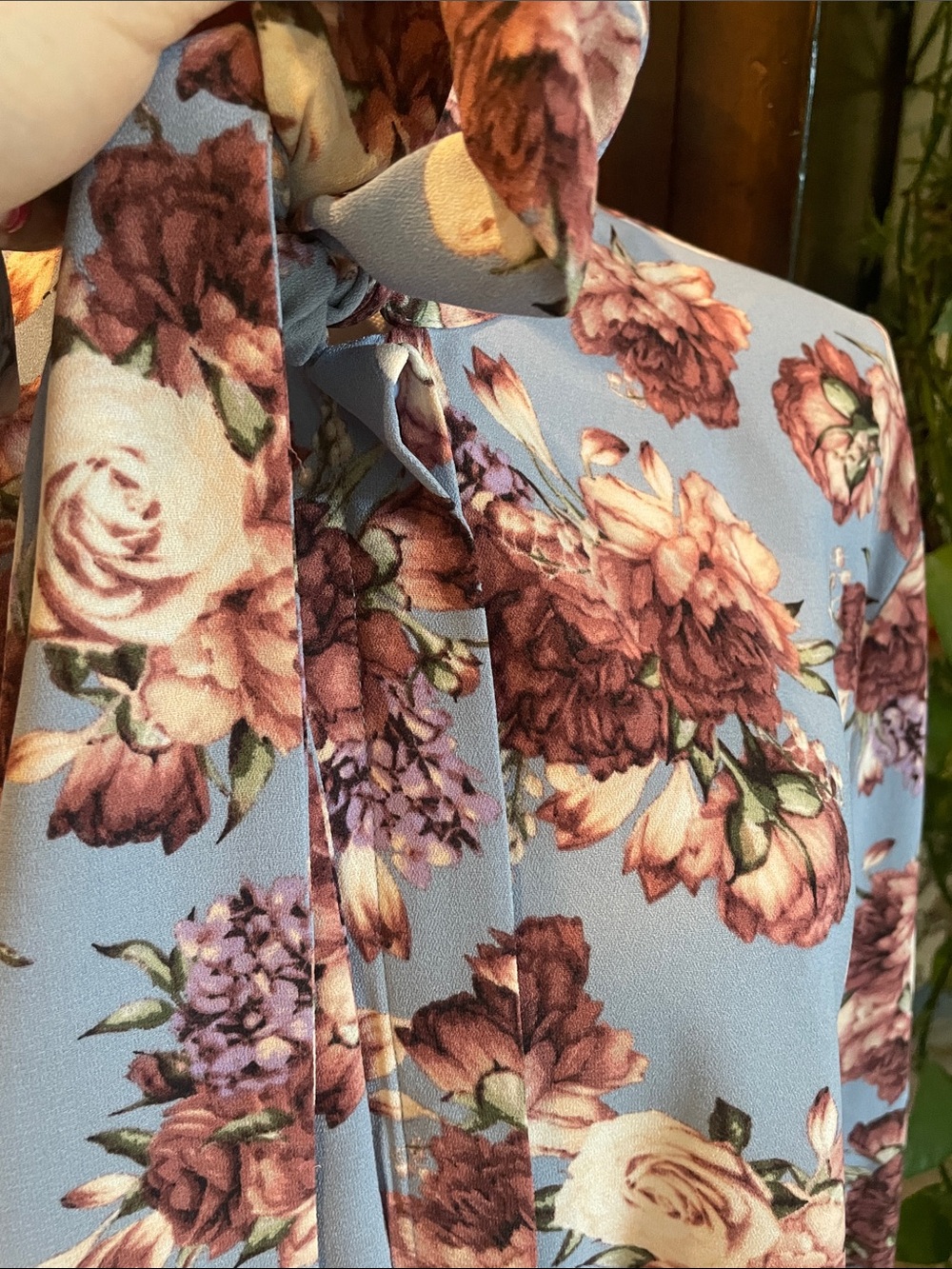 Tahari Arthur S Levine XL Floral Tie-Neck Blouse in Light Blue Floral - Picture 7 of 9